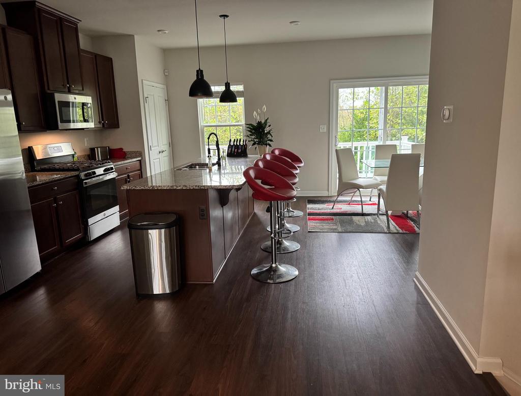 9816 CEDARMASS CIRCLE