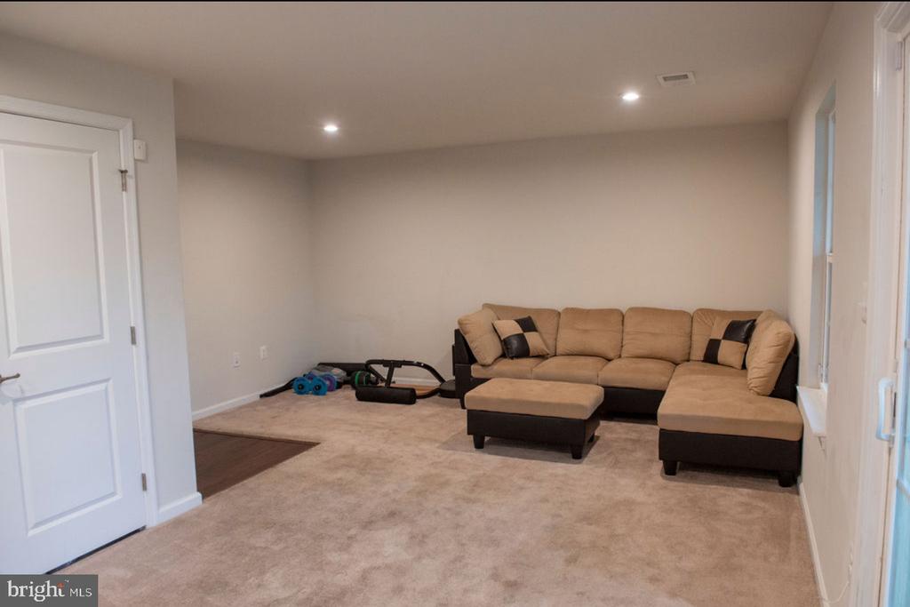 9816 CEDARMASS CIRCLE