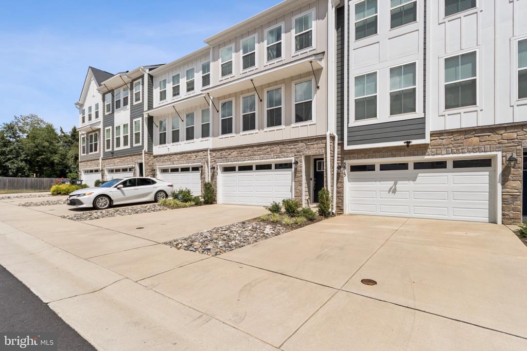 3817 DRAYTON COURT