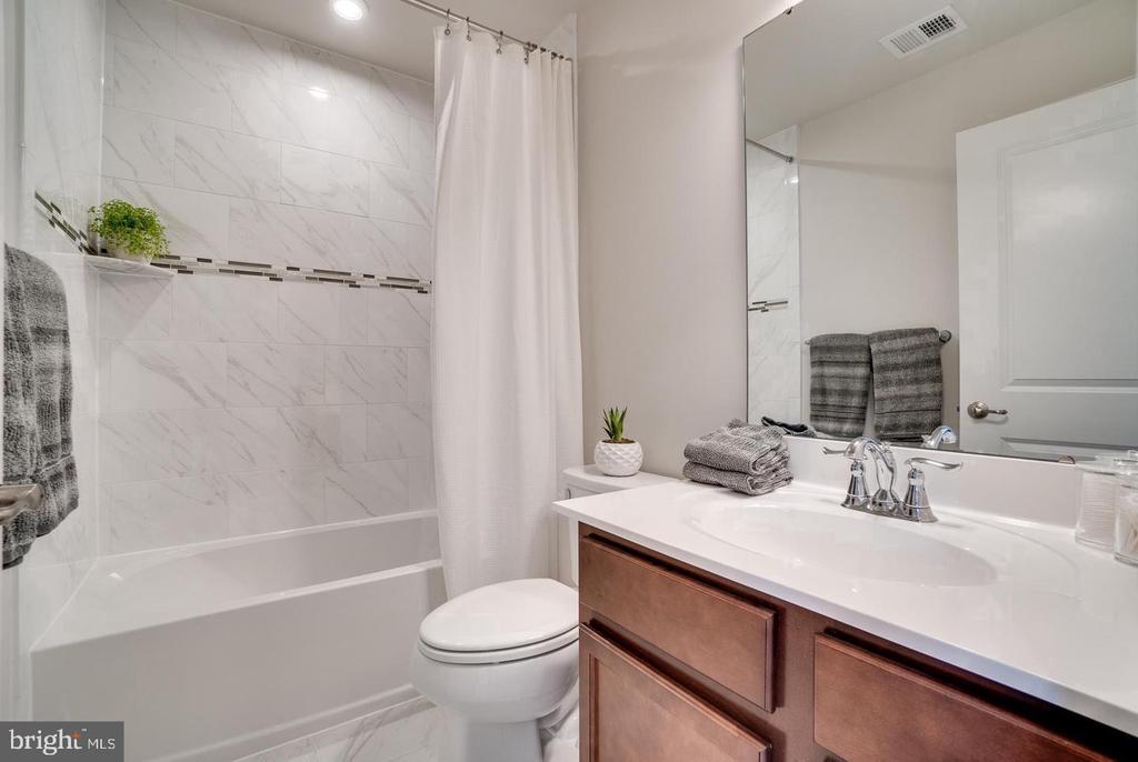 316 Landing Dr