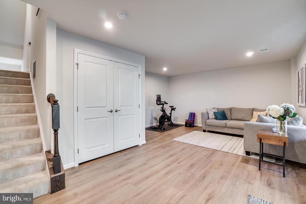 316 Landing Dr