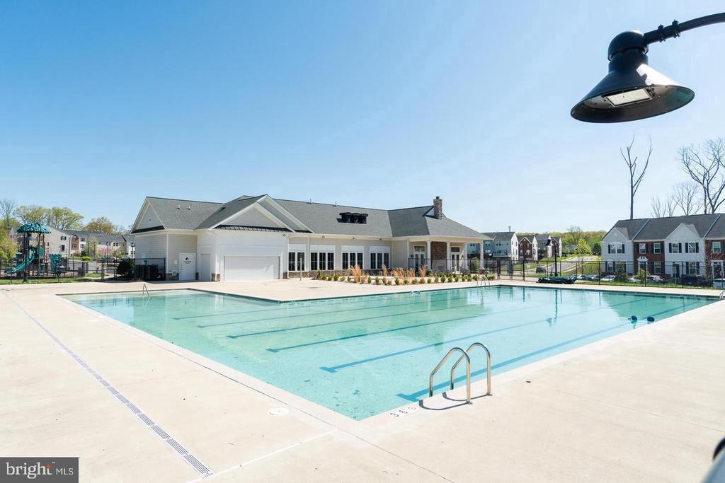 316 Landing Dr
