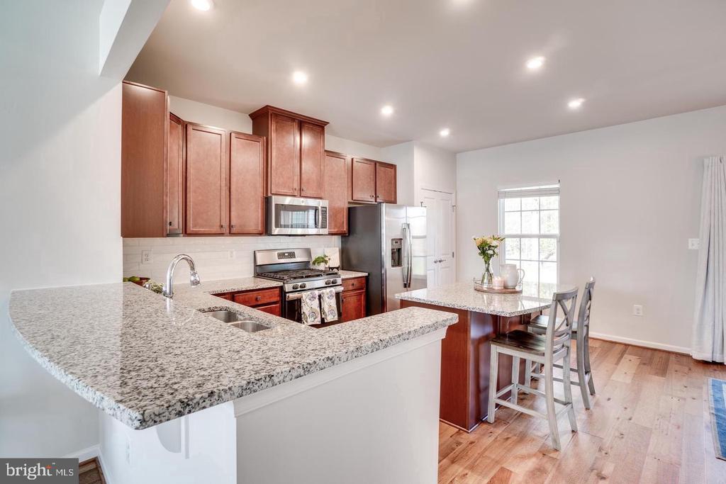 316 Landing Dr
