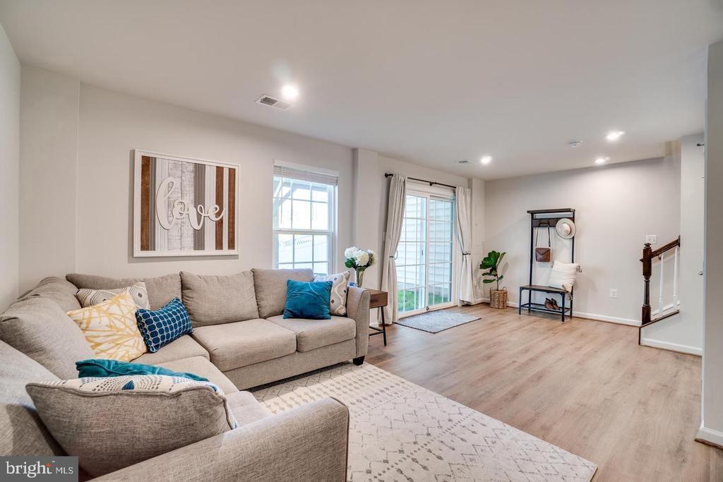 316 Landing Dr