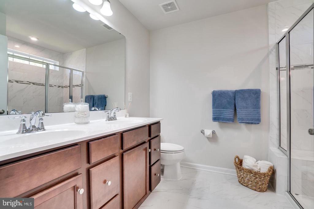 316 Landing Dr