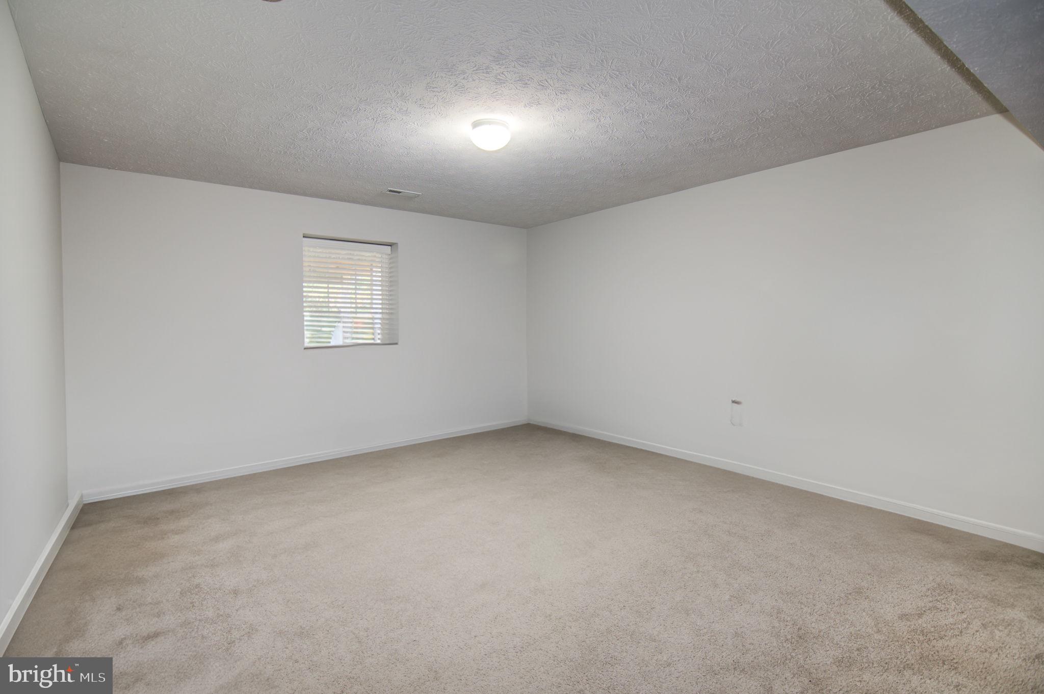39 FOUNTAIN DRIVE