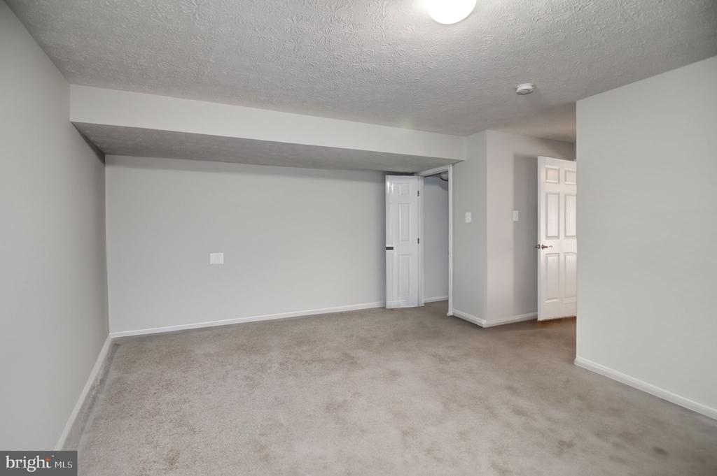 39 FOUNTAIN DRIVE