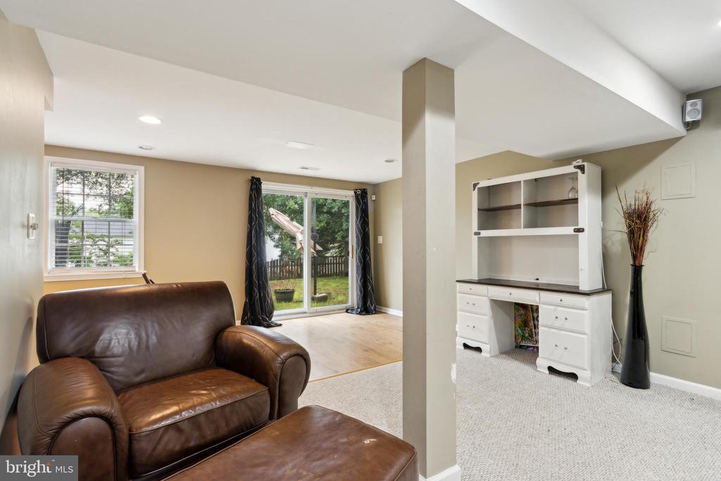 6 BANKSTON COURT