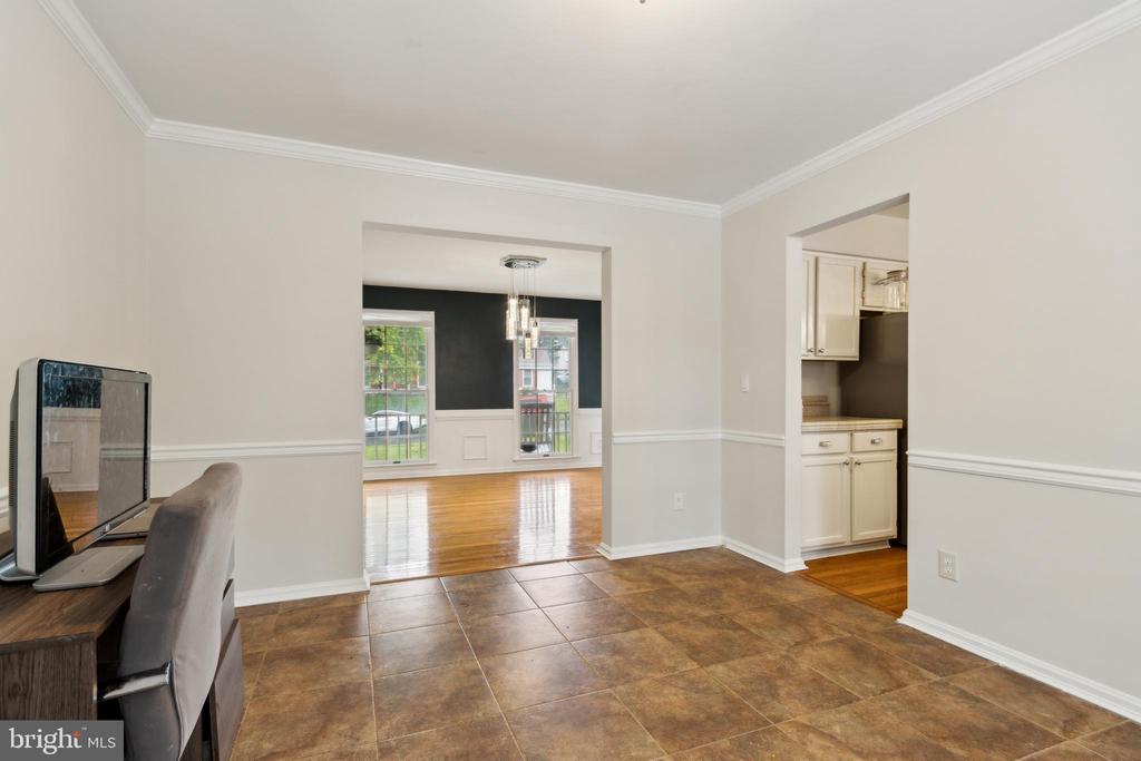 6 BANKSTON COURT