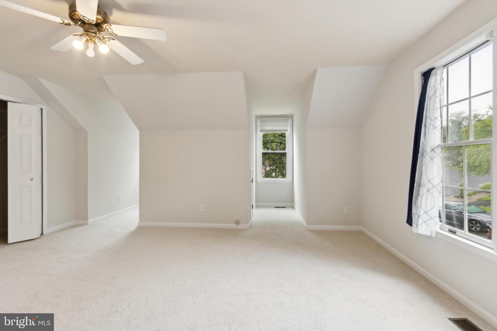 6 BANKSTON COURT