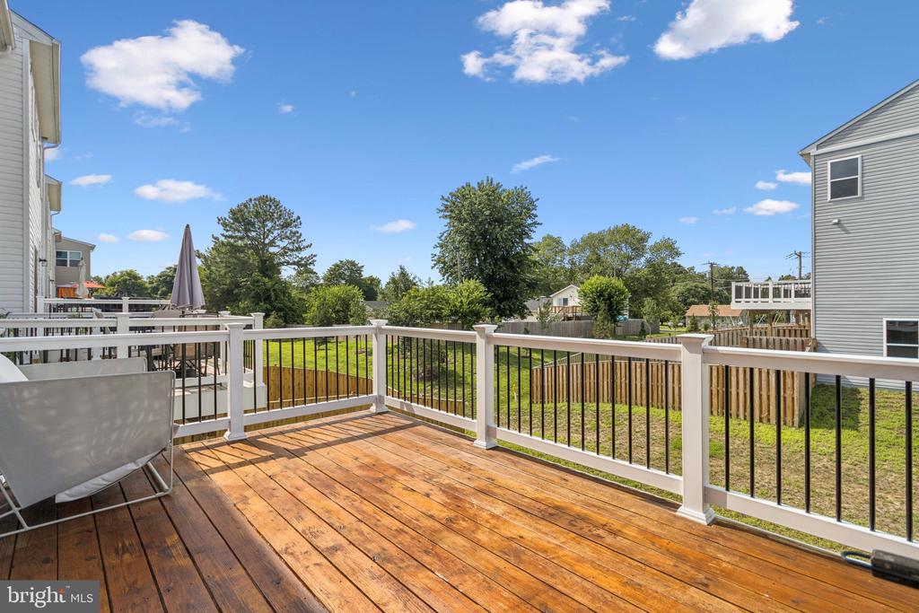 400 HONEYBERRY LANE