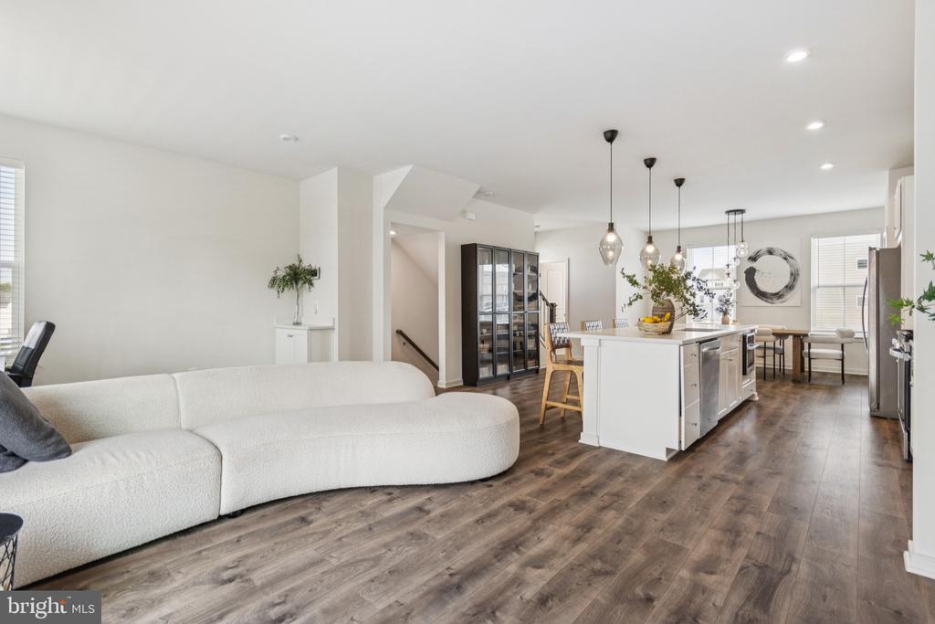 400 HONEYBERRY LANE