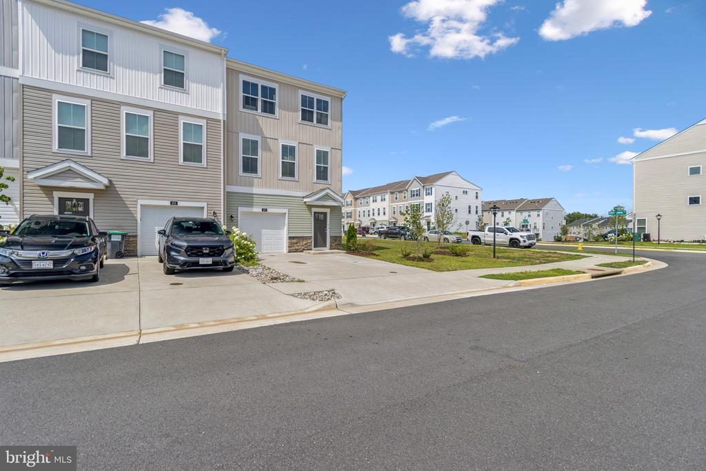 400 HONEYBERRY LANE