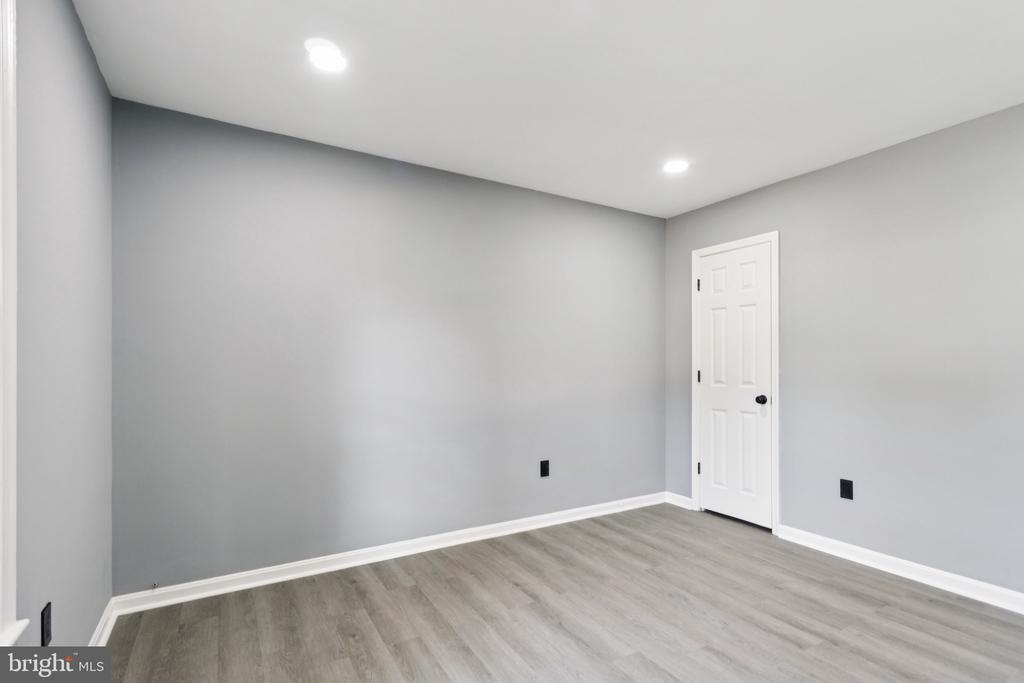 39 HIDDEN LAKE DRIVE