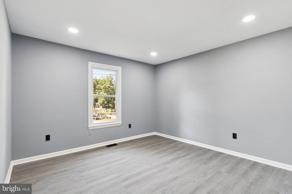 39 HIDDEN LAKE DRIVE