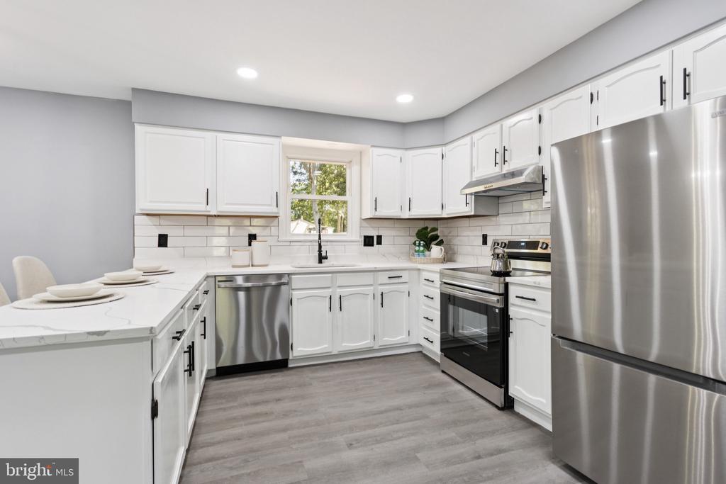 39 HIDDEN LAKE DRIVE