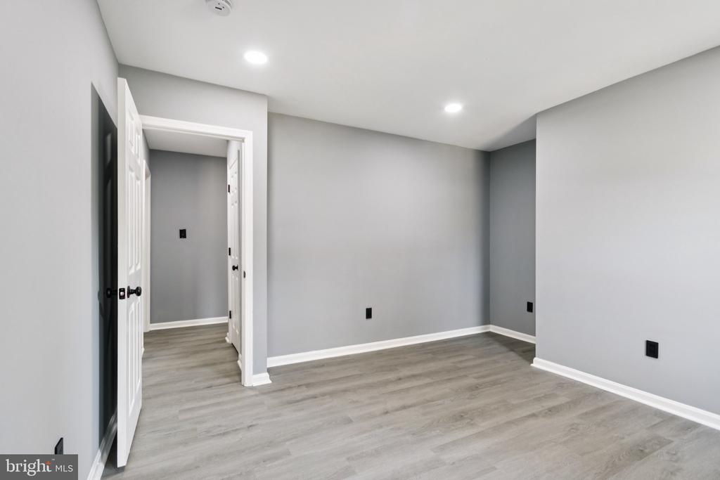 39 HIDDEN LAKE DRIVE