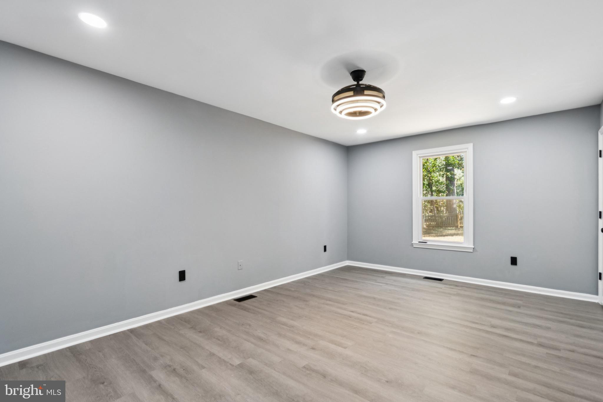 39 HIDDEN LAKE DRIVE