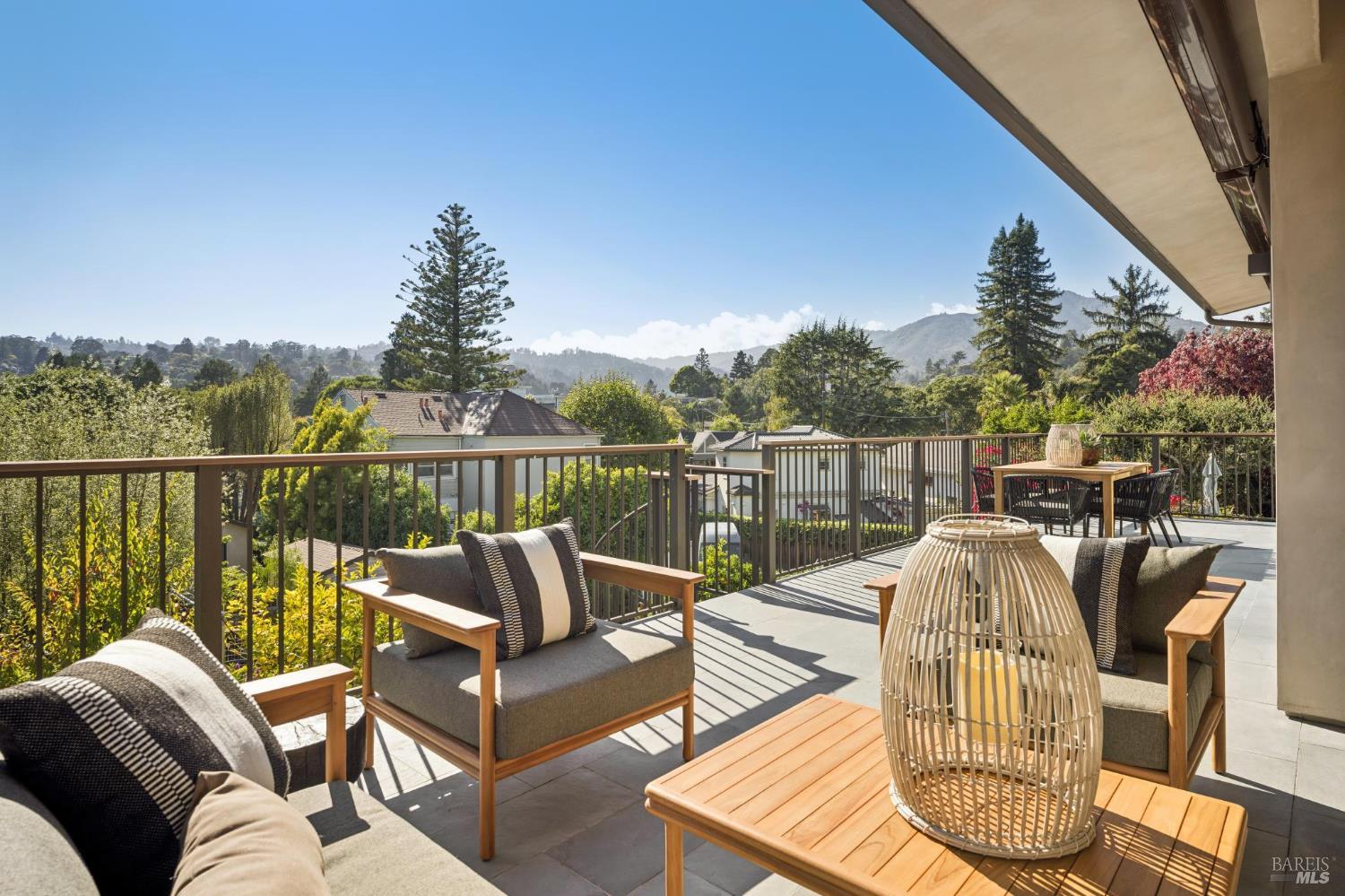 39 Alvarado Avenue