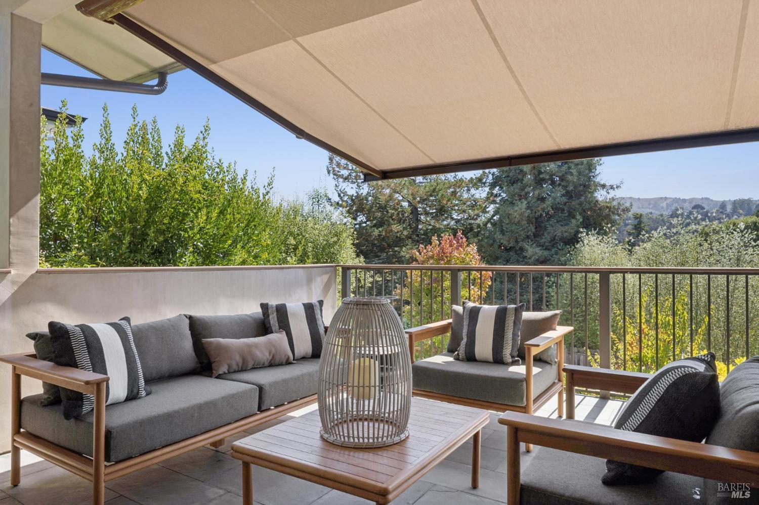 39 Alvarado Avenue