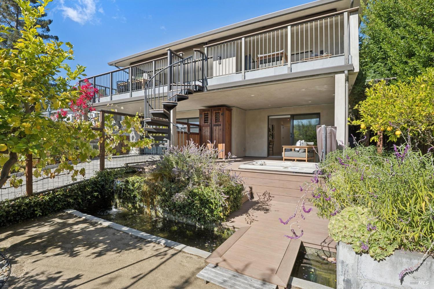39 Alvarado Avenue