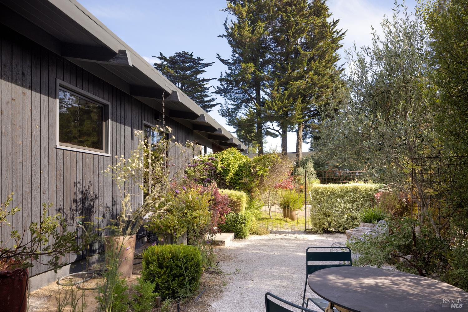 13 Ridge Avenue
