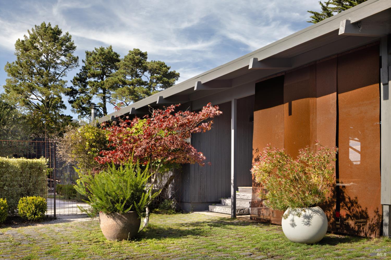 13 Ridge Avenue