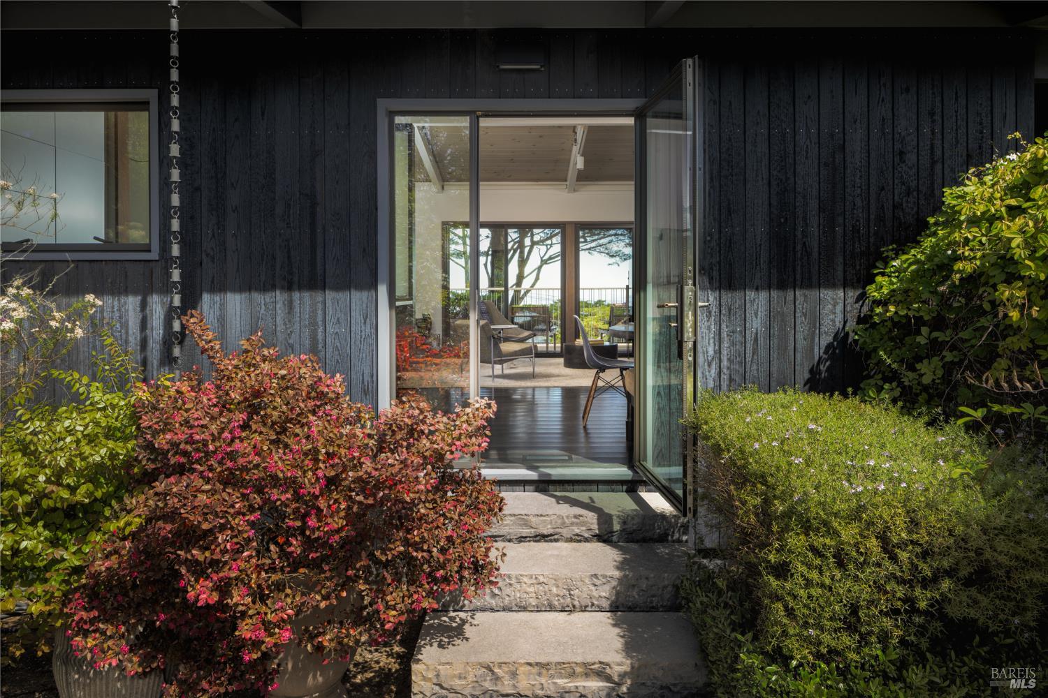 13 Ridge Avenue