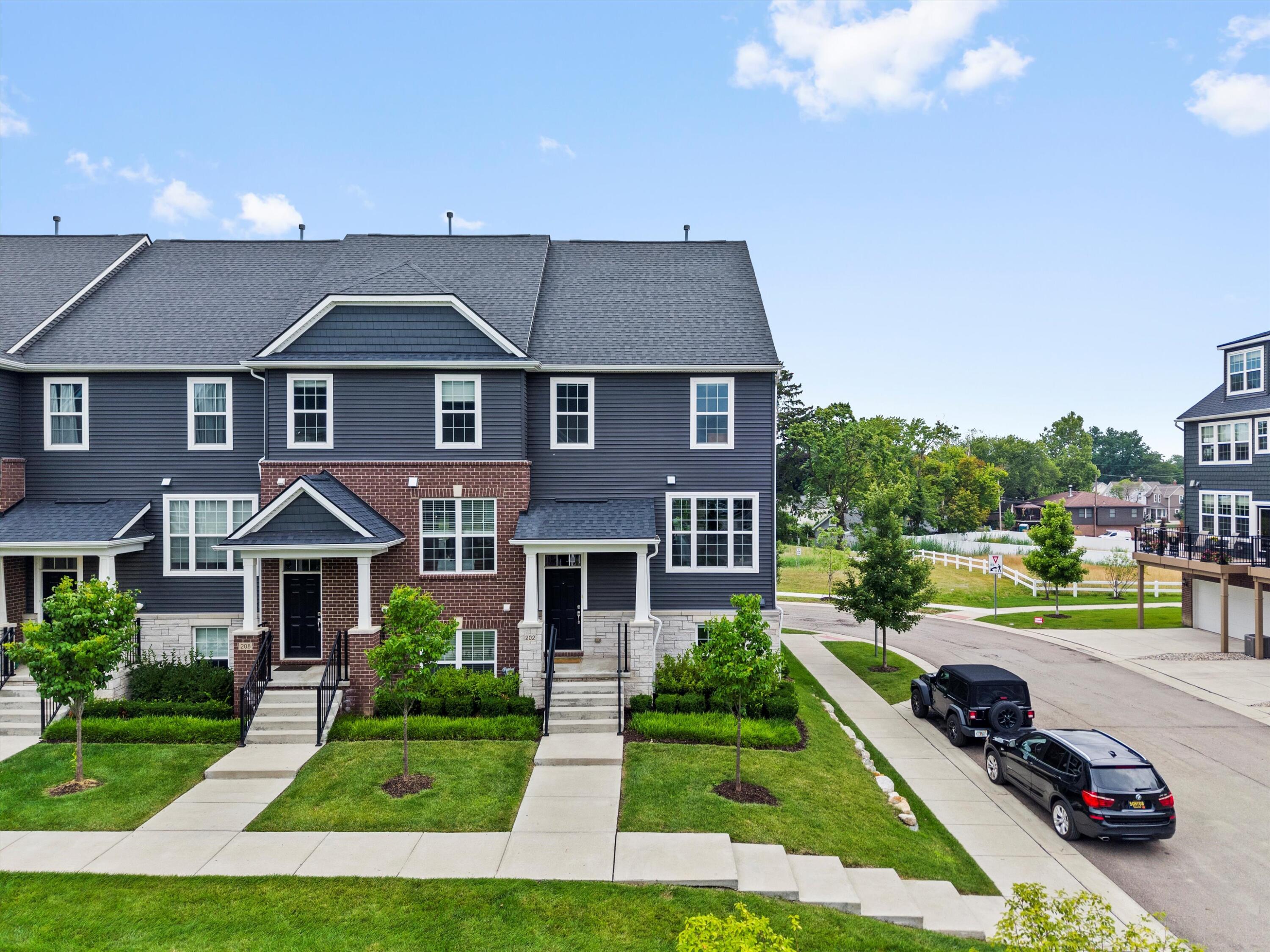 202 N Sydney Court