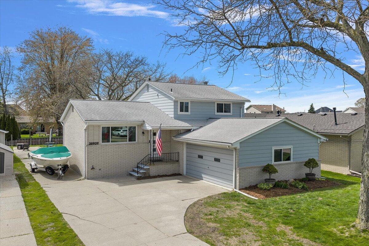 38909 Lakeshore Drive