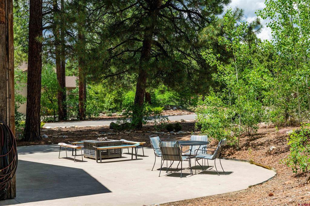 15 Edgemont Way