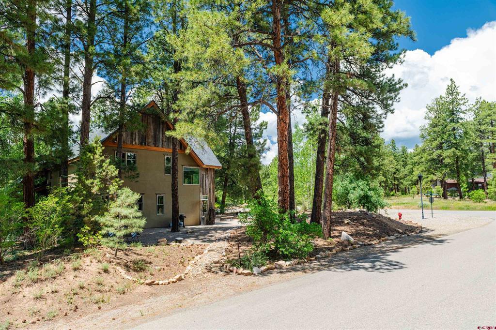 15 Edgemont Way