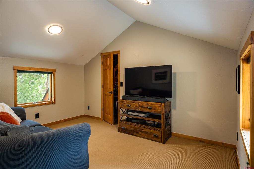 15 Edgemont Way