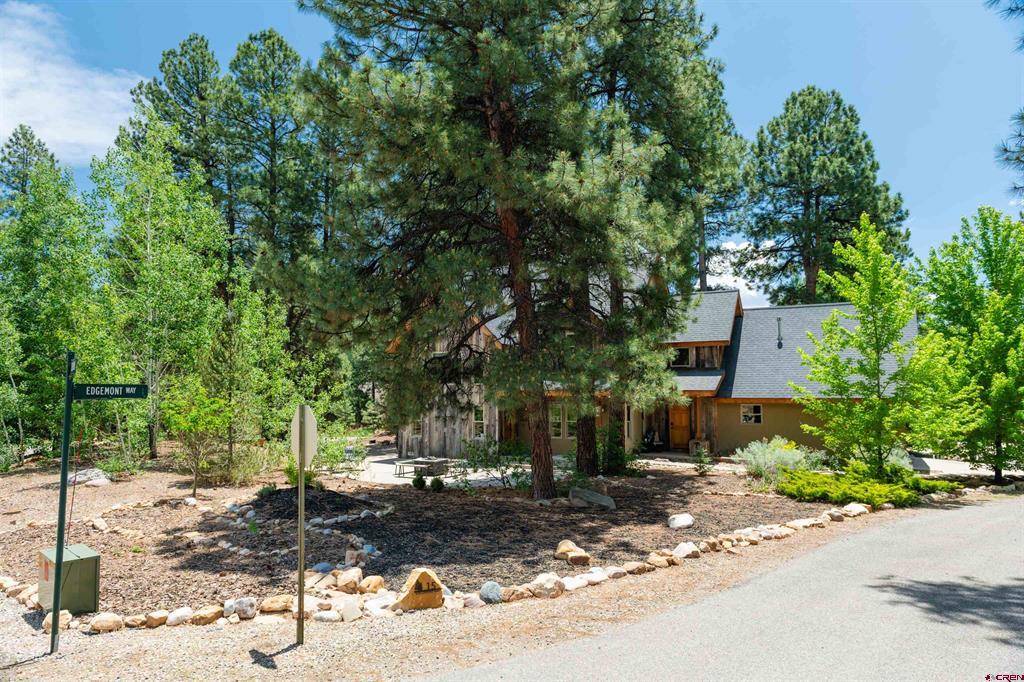 15 Edgemont Way
