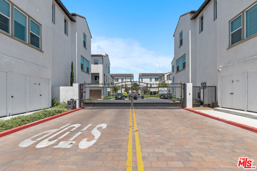 1448 Azalea Cir