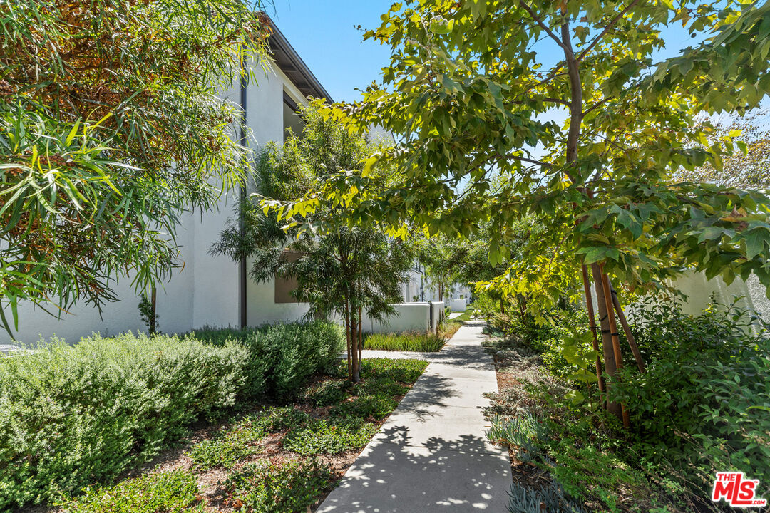1448 Azalea Cir