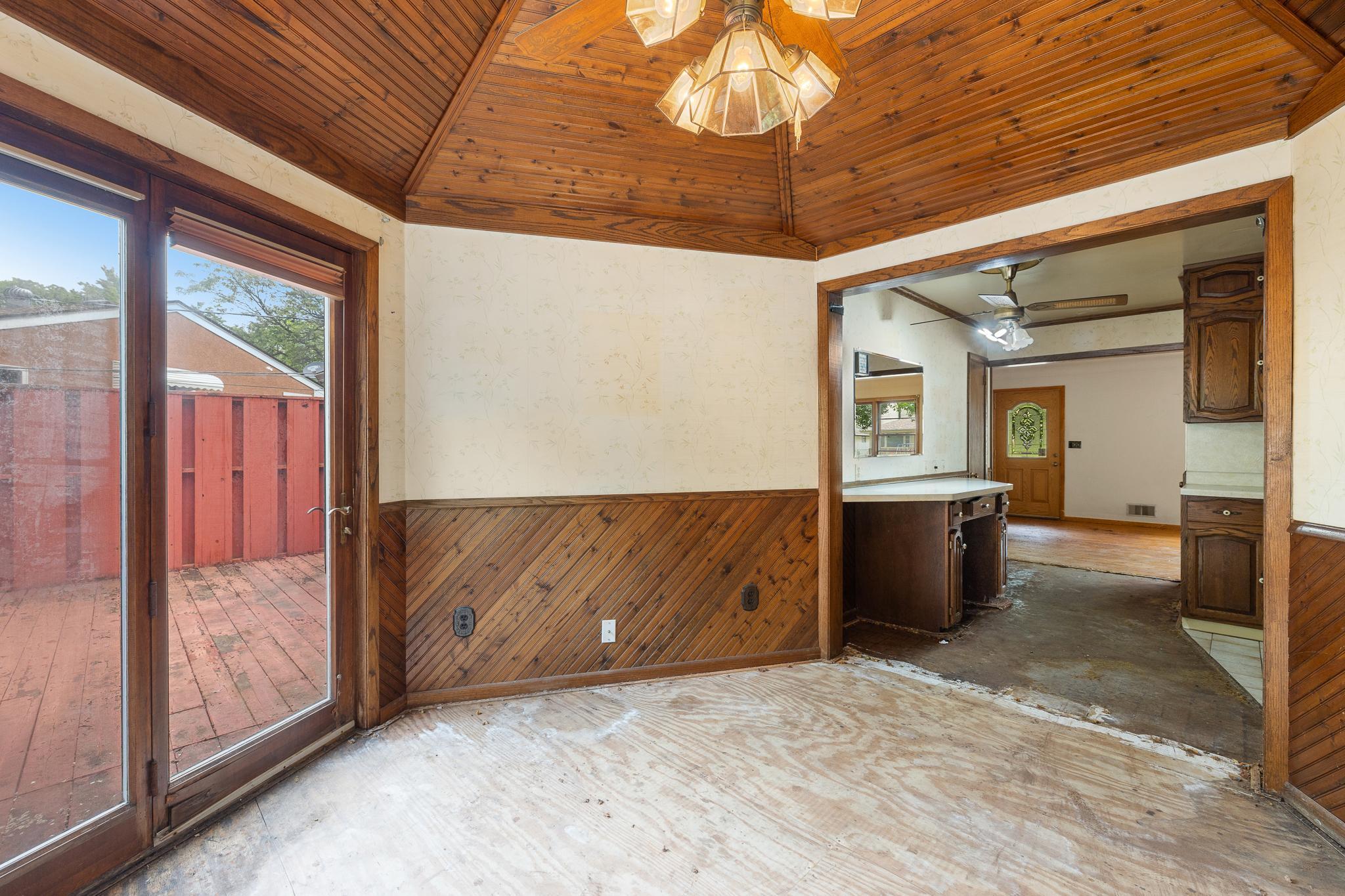 1279 Clarence Street