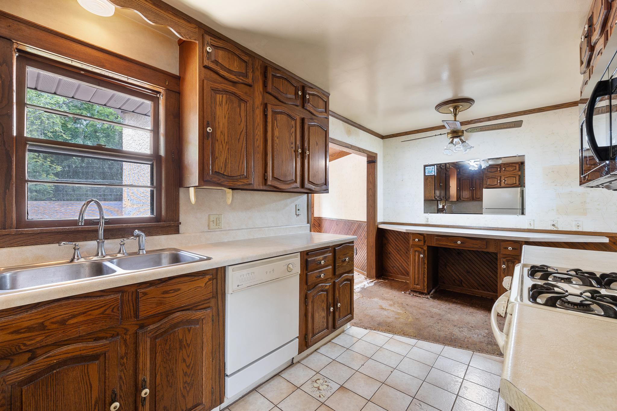 1279 Clarence Street