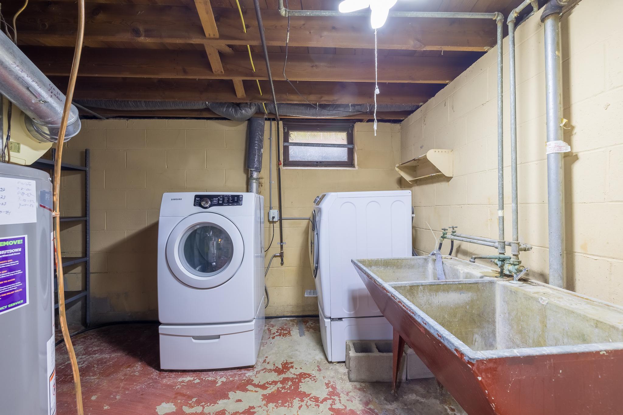 1279 Clarence Street