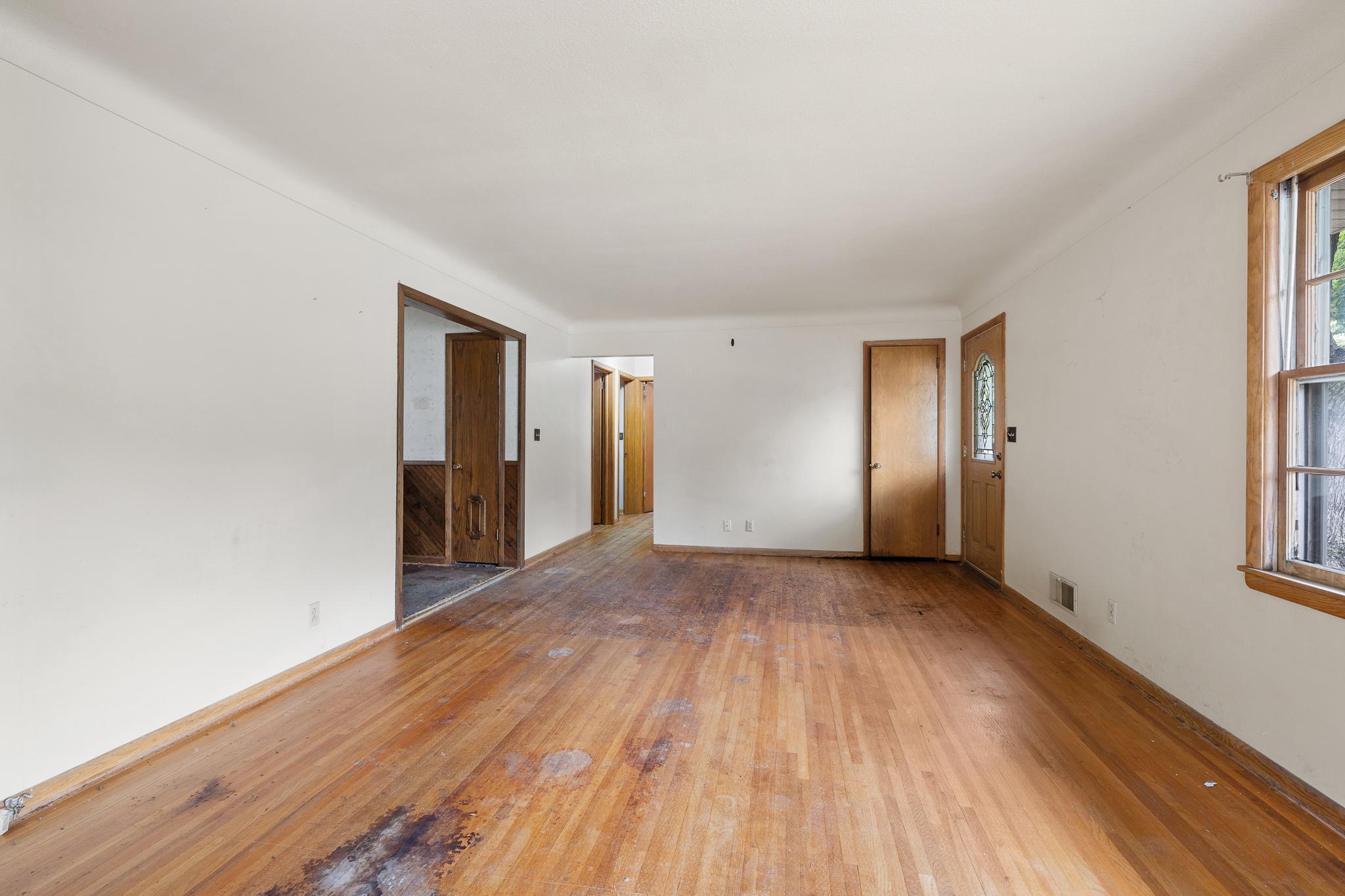 1279 Clarence Street