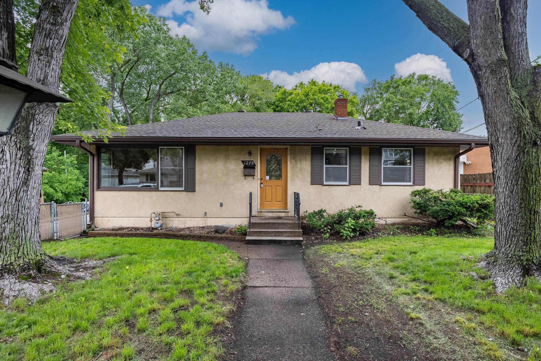 1279 Clarence Street