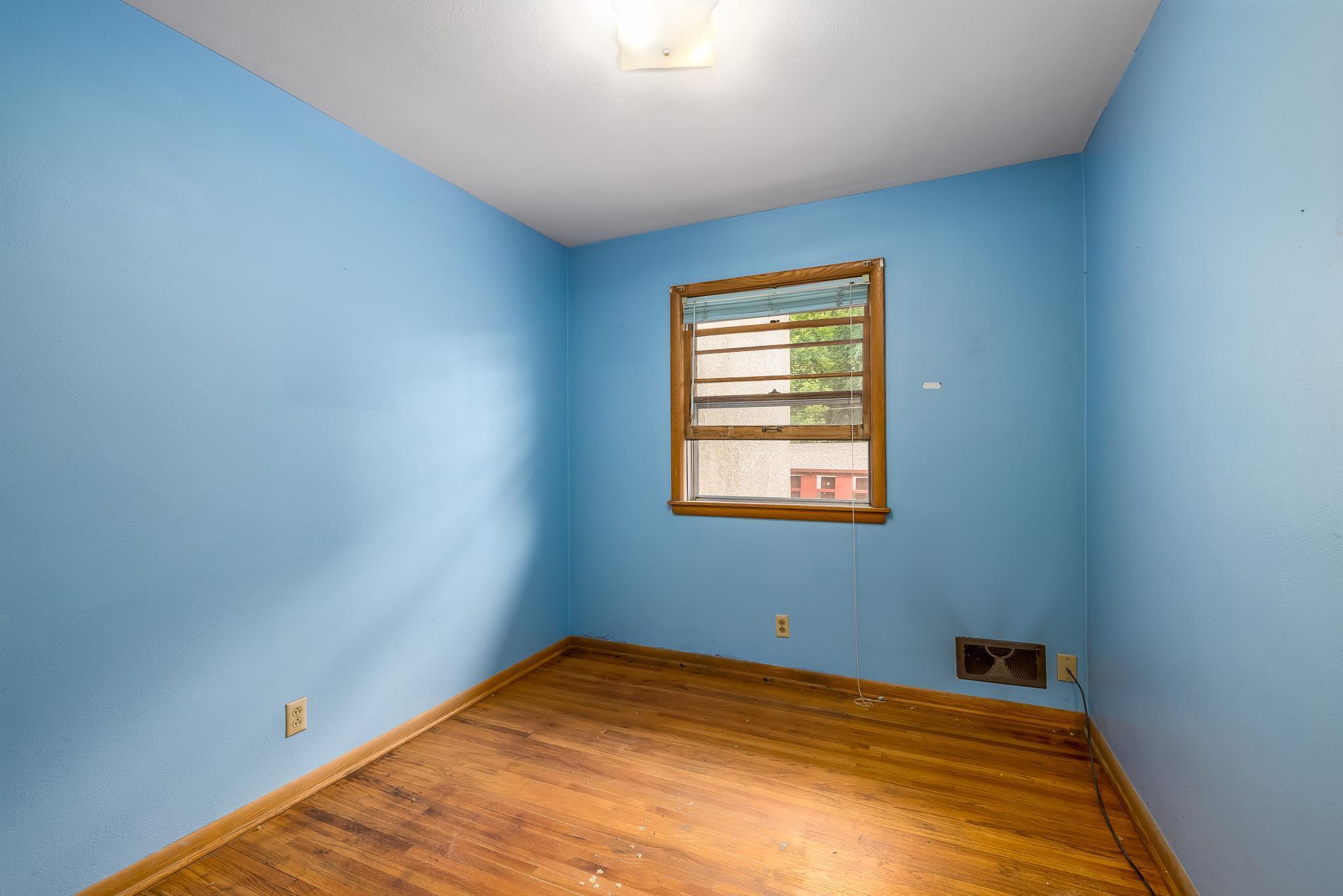 1279 Clarence Street