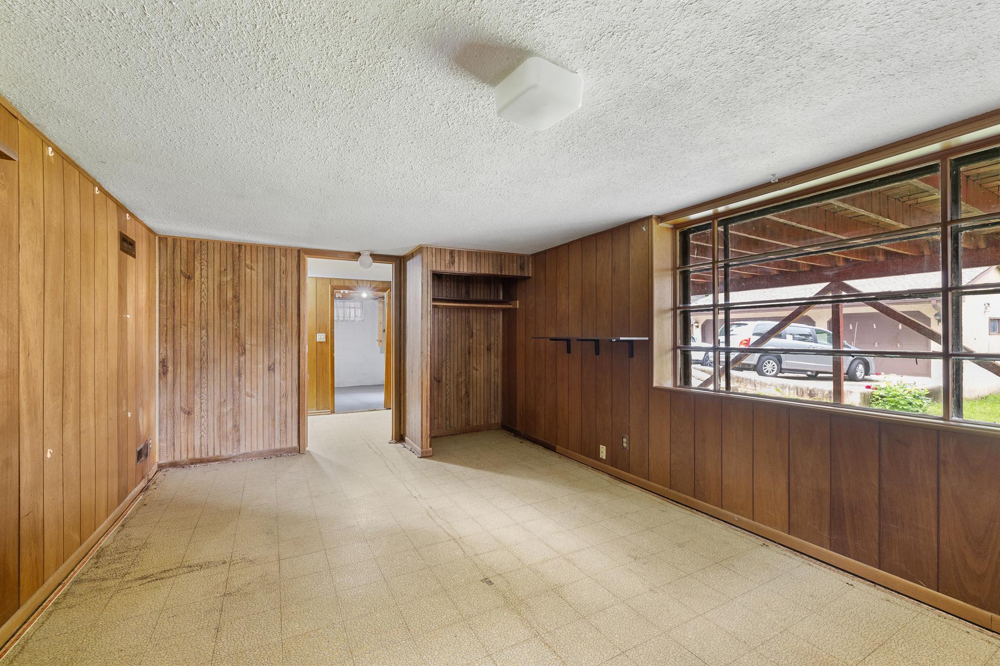 1279 Clarence Street