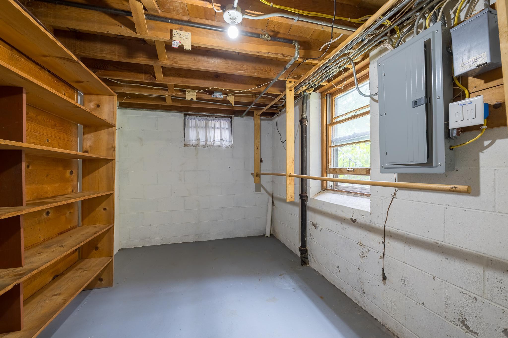 1279 Clarence Street