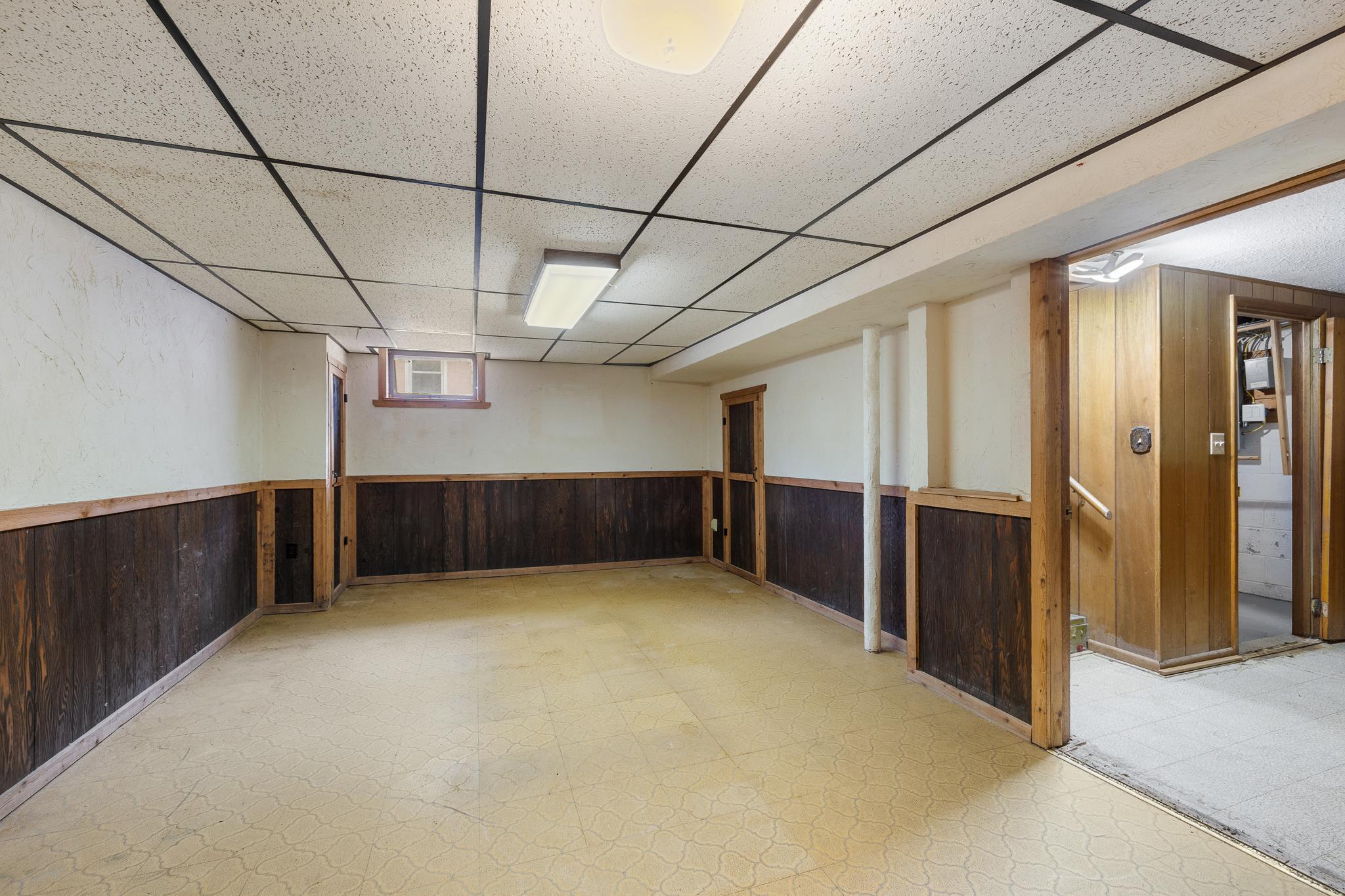 1279 Clarence Street