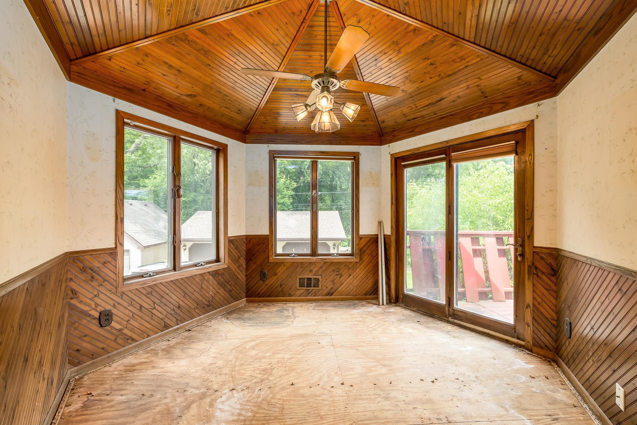 1279 Clarence Street