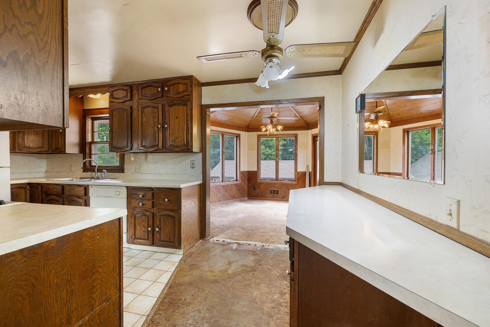 1279 Clarence Street