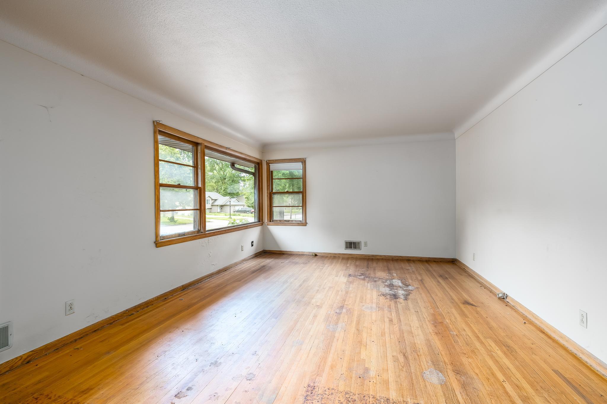 1279 Clarence Street