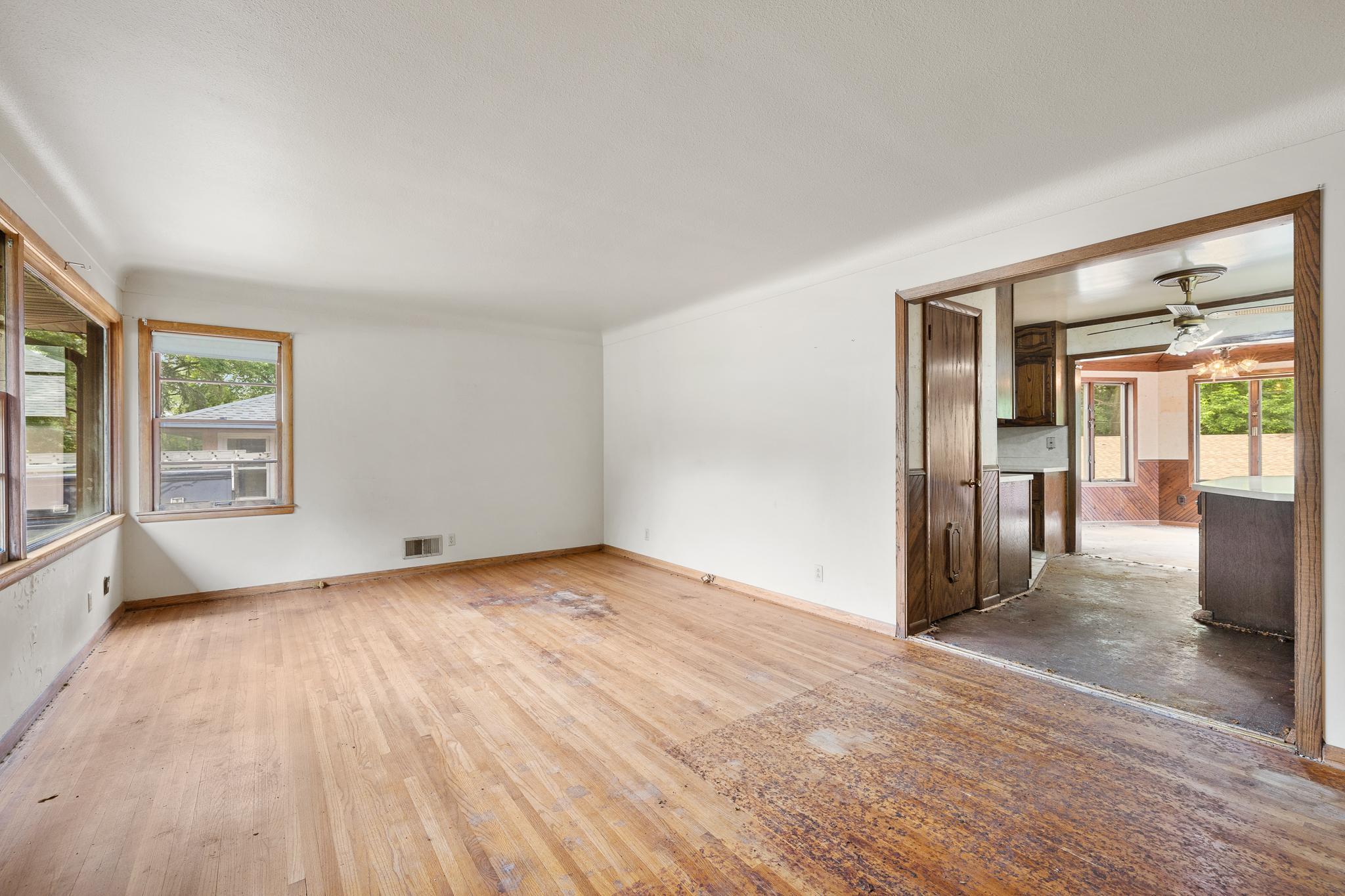 1279 Clarence Street