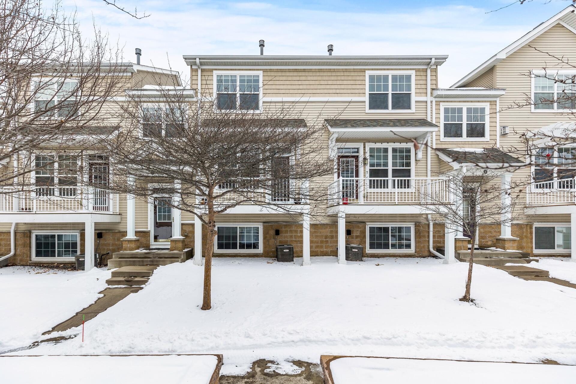 1671 Village Trail E Unit: 2